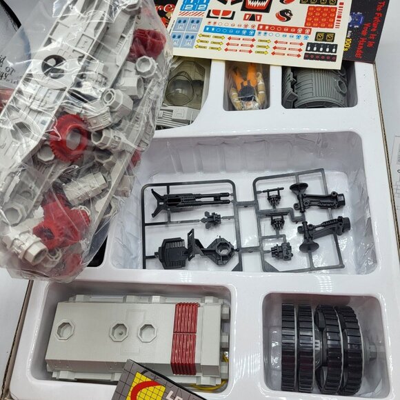 Learning‎ Curve Toys Robotix 2000 with 2 Working Motors - Picture 5 of 8